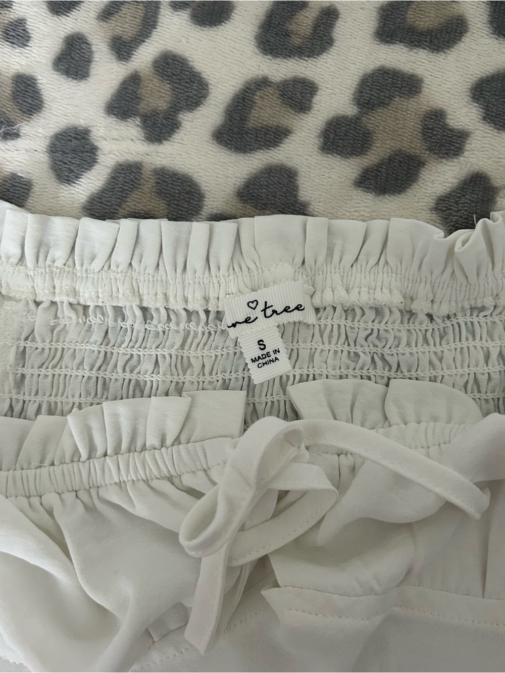 Small White Off-Shoulder Ruffle Crop Top - Picture 3 of 3